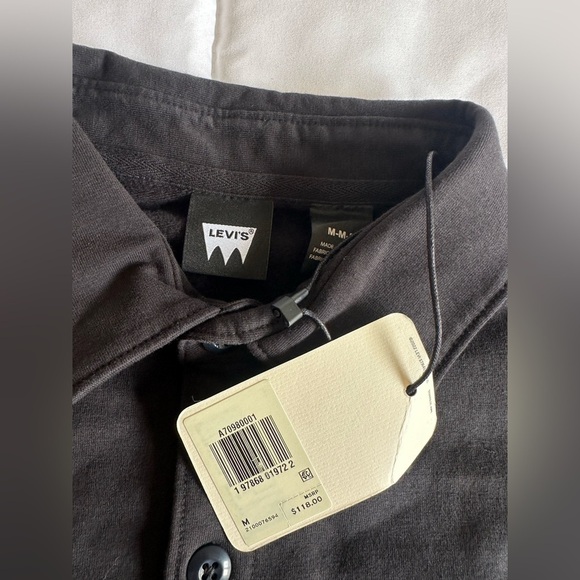 New Men’s Levi’s Size Medium Button Up in Black - Picture 2 of 3